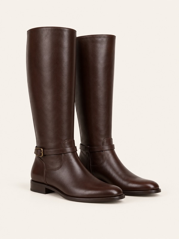 Riding boot: A flat, tall equestrian boot with a plain shaft.