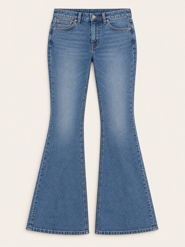 Flare: Fitted through the thigh, opening out from the knee.