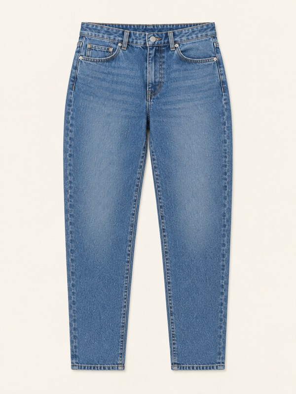 Tapered: Roomy at the hip and thigh, narrowing to the ankle.